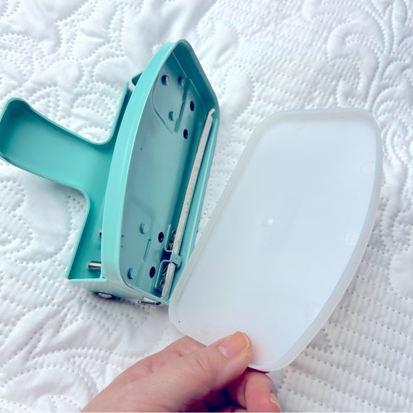 Heidi Swapp 4-hole Planner Punch by We R Memory Keepers like new - Picture 6 of 8